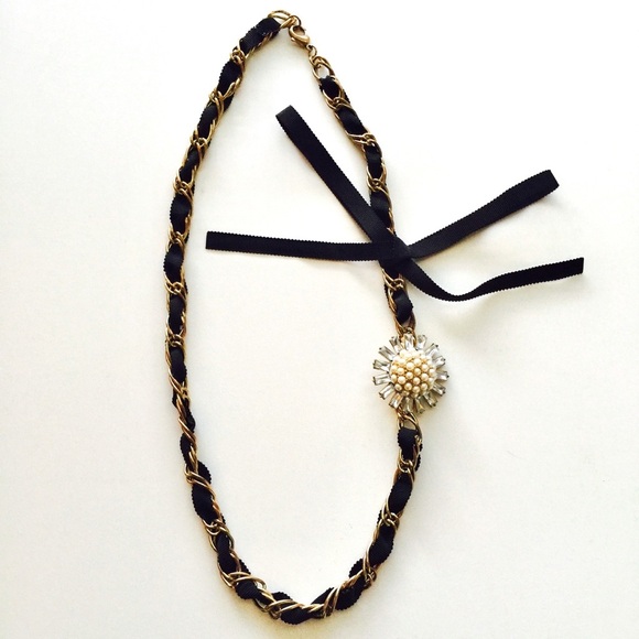 Gorgeous flower pendant necklace - Picture 3 of 8